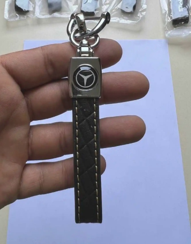 Брелок с логотипом Mercedes-Benz
